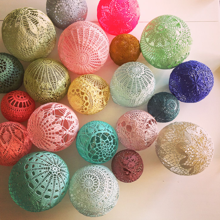maillo-design-creation-textile-ballons-dentelle-upcycling-doily-clisson-pays-de-la-loire